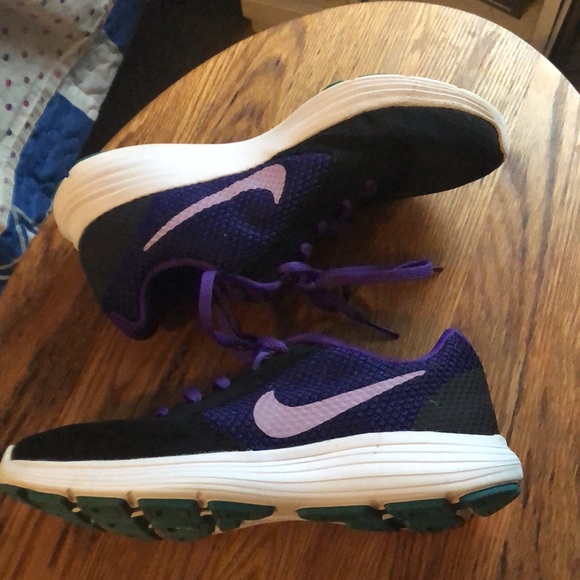Nike tennis shoes dark purple - Picture 4 of 5